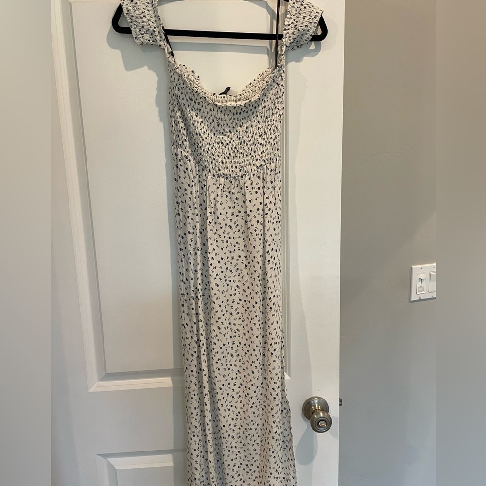 Forever 21 white maxi dress size small